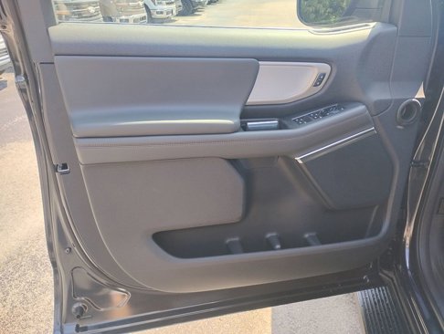 New 2025 Ford Expedition Active image 12