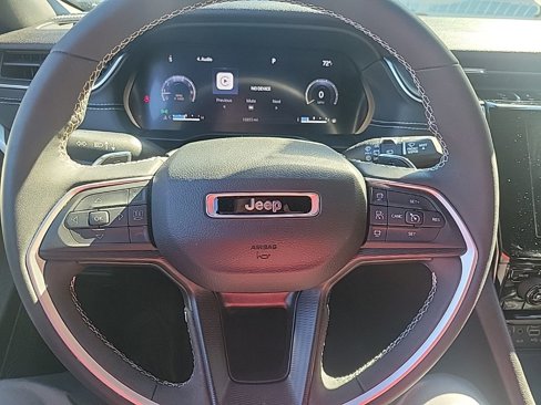 Used 2023 Jeep Grand Cherokee Altitude image 18