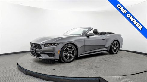 Used 2025 Ford Mustang Premium image 2