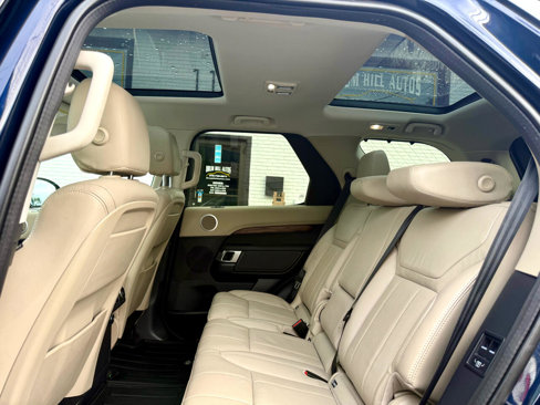 Used 2020 Land Rover Discovery HSE image 21