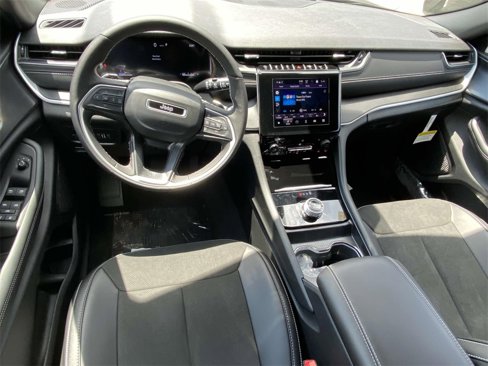 New 2025 Jeep Grand Cherokee L Altitude image 11