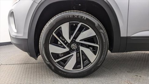 Used 2025 Volkswagen Atlas SE image 29