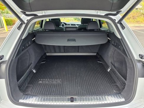 Used 2022 Audi e-tron Premium w/ Convenience Plus Package image 35
