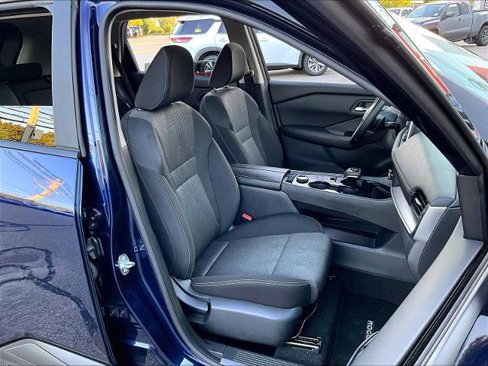Certified 2025 Nissan Rogue SV image 11