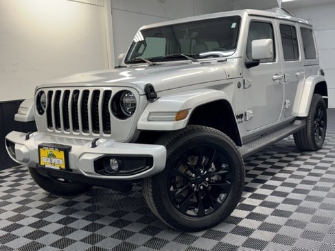 Used 2022 Jeep Wrangler Unlimited Sahara image 3