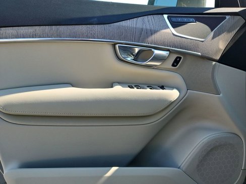 Certified 2024 Volvo XC90 B6 Plus w/ Protection Package Premier image 12