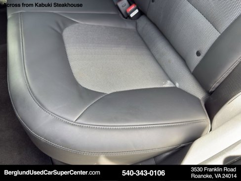 Used 2023 Kia Niro EX image 32