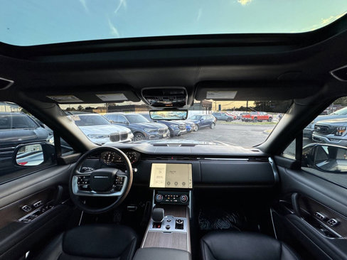 Used 2023 Land Rover Range Rover Autobiography image 2