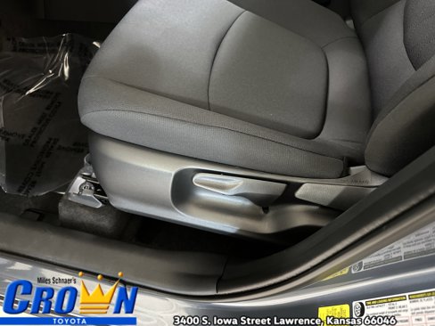 New 2026 Toyota Corolla Cross LE w/ Moonroof Package image 16
