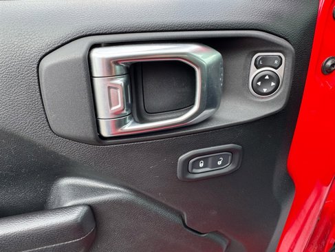 Used 2019 Jeep Wrangler Sport image 11