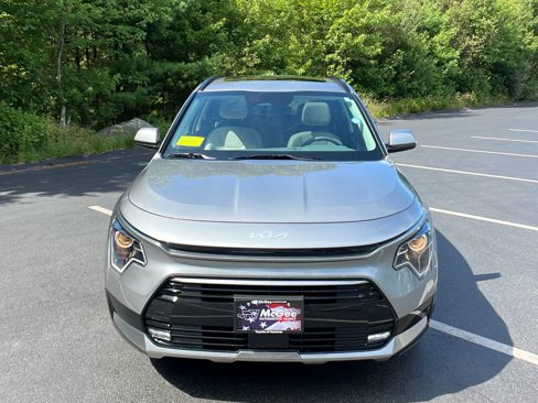 Used 2024 Kia Niro EX Touring image 8