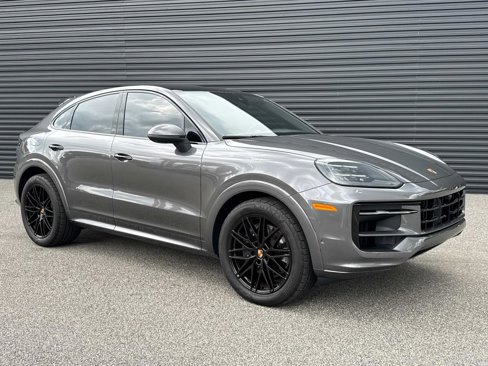Certified 2025 Porsche Cayenne Coupe image 11