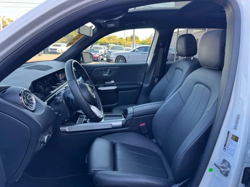Used 2024 Mercedes-Benz GLB 250 4MATIC w/ Exclusive Package image 11
