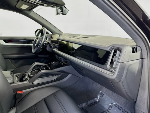 Used 2024 Porsche Cayenne image 22
