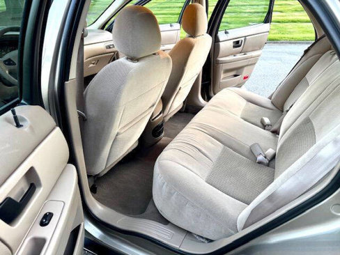 Used 2003 Ford Taurus SES image 24