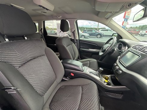 Used 2019 Dodge Journey SE image 22