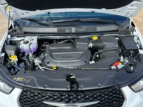 New 2024 Chrysler Pacifica Touring-L image 22