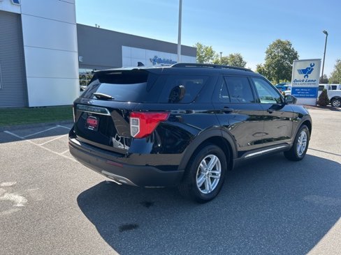 Used 2022 Ford Explorer XLT w/ Equipment Group 202A image 7