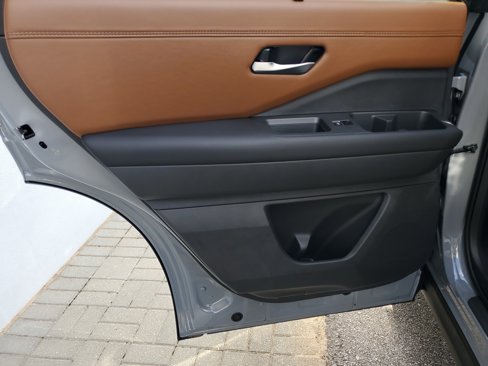 New 2025 Nissan Pathfinder Platinum image 24