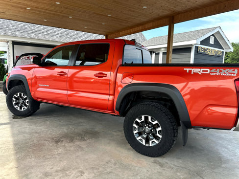 Used 2017 Toyota Tacoma TRD Off-Road image 10