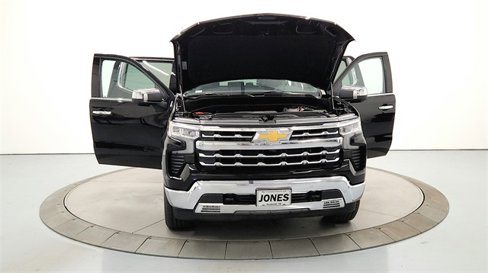 Used 2025 Chevrolet Silverado 1500 LTZ image 11