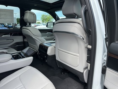 New 2025 Jeep Grand Wagoneer 4WD image 46