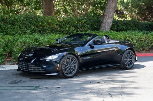 Used 2023 Aston Martin V8 Vantage Roadster image 2