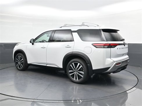 New 2025 Nissan Pathfinder Platinum image 7