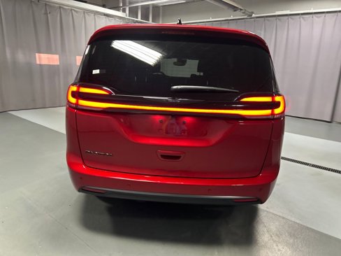 New 2026 Chrysler Pacifica Select image 6