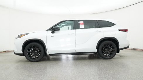 New 2025 Toyota Highlander XLE image 9