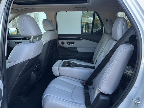 New 2025 Honda Pilot Touring image 9