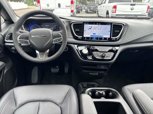 New 2026 Chrysler Pacifica Select image 9