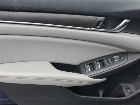 Used 2020 Honda Accord EX image 10