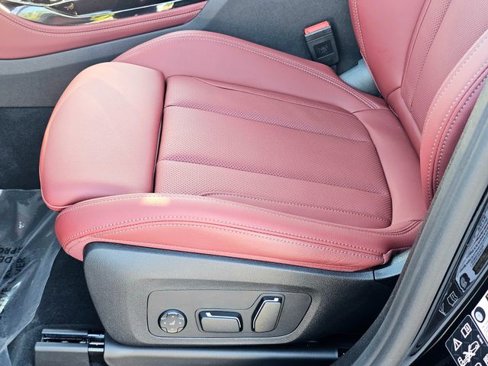 Used 2025 BMW X4 xDrive30i w/ Premium Package image 19