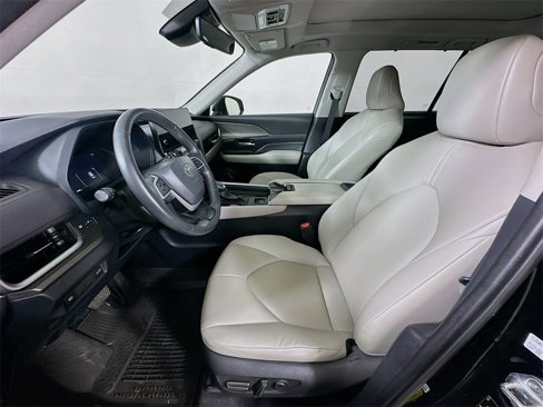 Used 2024 Toyota Grand Highlander XLE image 16