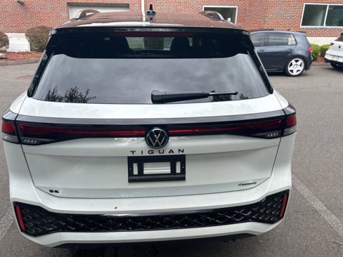 New 2025 Volkswagen Tiguan SE R-Line image 3