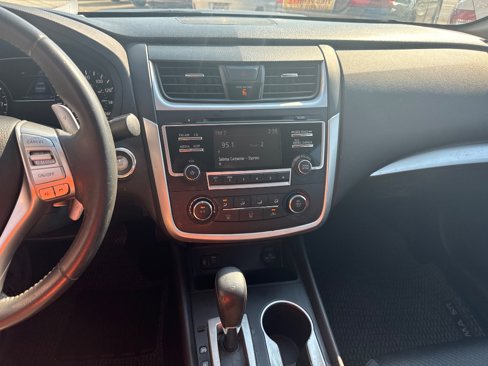 Used 2017 Nissan Altima 2.5 SR w/ LED Appearance Package image 14