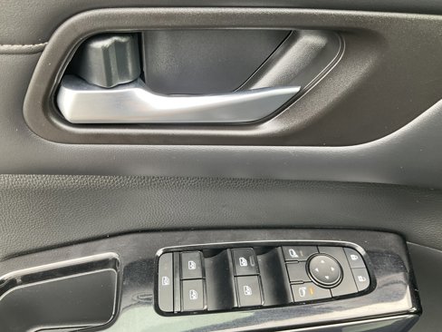 Used 2024 Nissan Pathfinder SV image 26