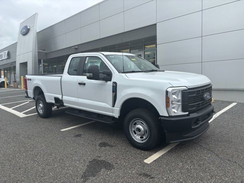 New 2025 Ford F250 XLT image 3