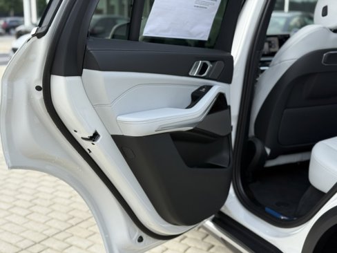 New 2026 BMW X5 sDrive40i image 13