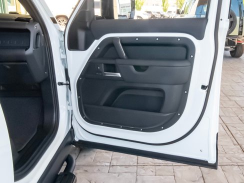 New 2025 Land Rover Defender 110 X-Dynamic SE image 41