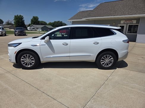 Used 2024 Buick Enclave Premium image 4