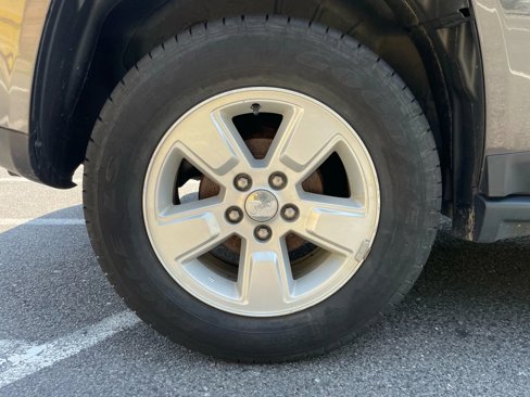 Used 2017 Jeep Compass Latitude image 41