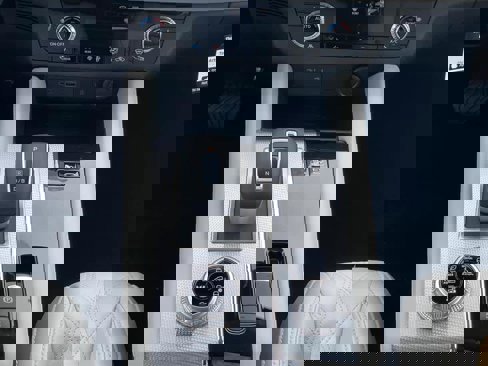 New 2025 Mitsubishi Outlander SEL image 7