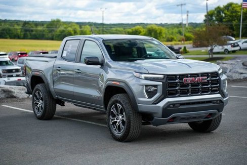Used 2025 GMC Canyon AT4 image 3