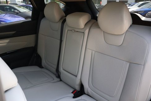 New 2025 Hyundai Tucson Limited image 16