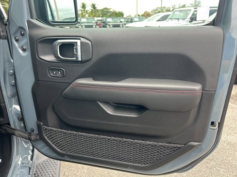 New 2025 Jeep Wrangler Unlimited Rubicon w/ Technology Group image 28