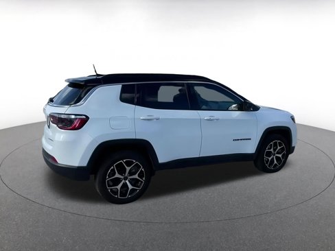 Used 2025 Jeep Compass Limited image 15