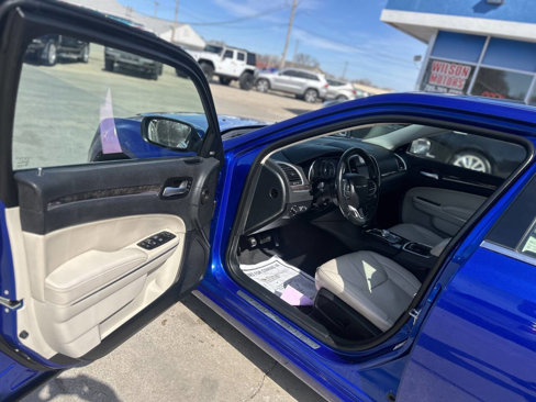 Used 2018 Chrysler 300 Limited w/ Safetytec Plus Group image 12
