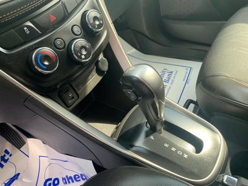 Certified 2022 Chevrolet Trax LT w/ LT Convenience Package image 11